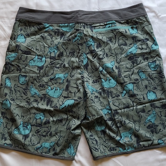 *Host pick* Wildlife! North Face board shorts - Picture 12 of 16